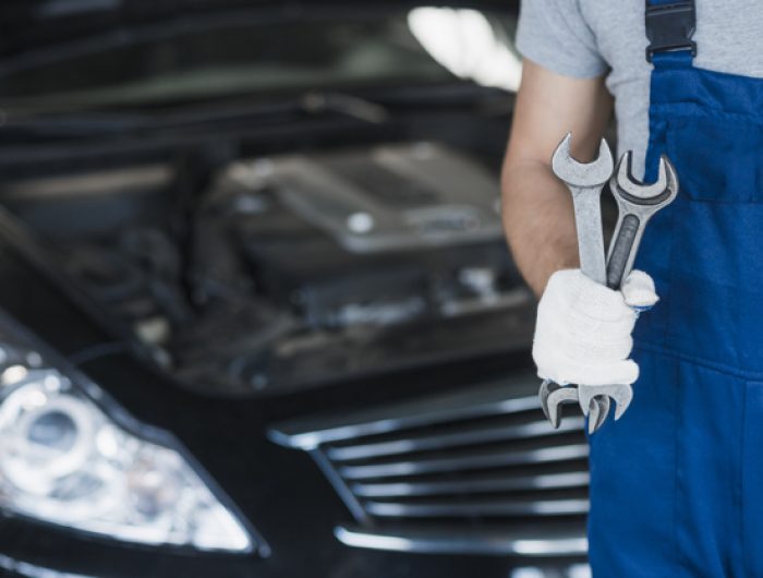 modern-automobile-mechanic-composition_23-2147881898 modern-automobile-mechanic-composition_23-2147881898